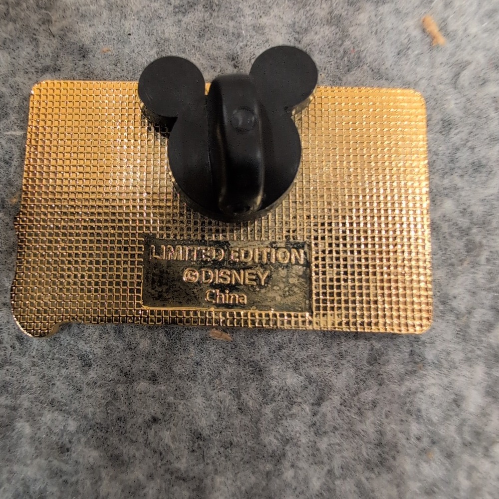 Walt Disney Travel Company Mickey Mouse Castle Fireworks Limited Edition Pin - Picture 2 of 2